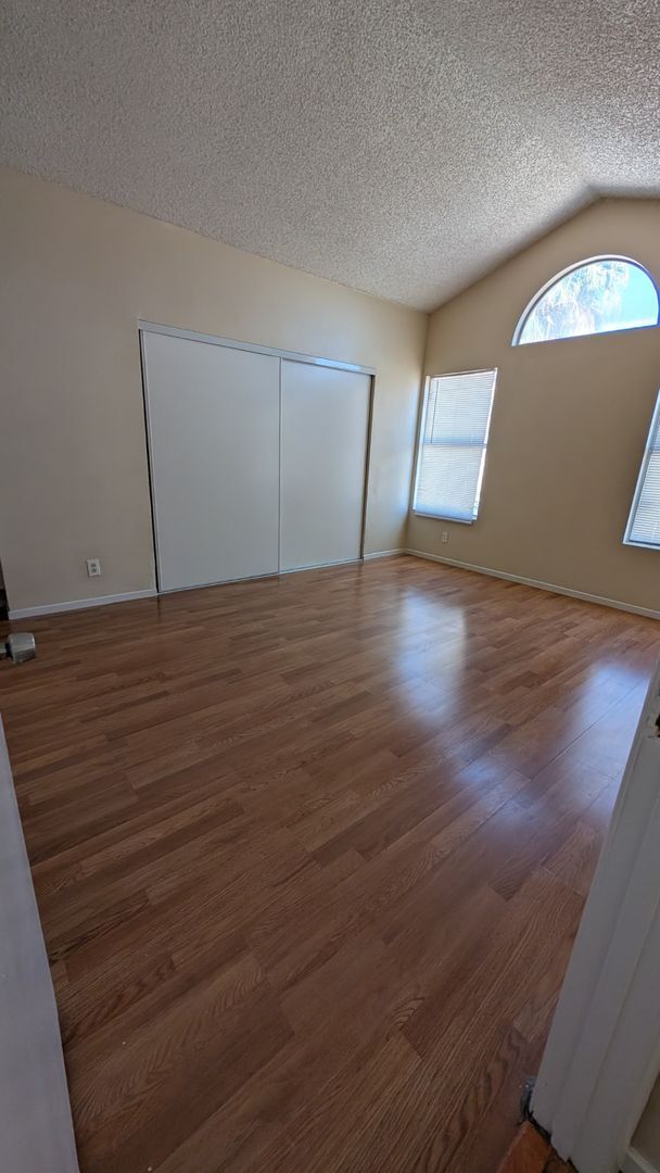 Building Photo - ABSOLUTELY BEAUTIFUL 3 BEDROOM 2 1/2 BATH