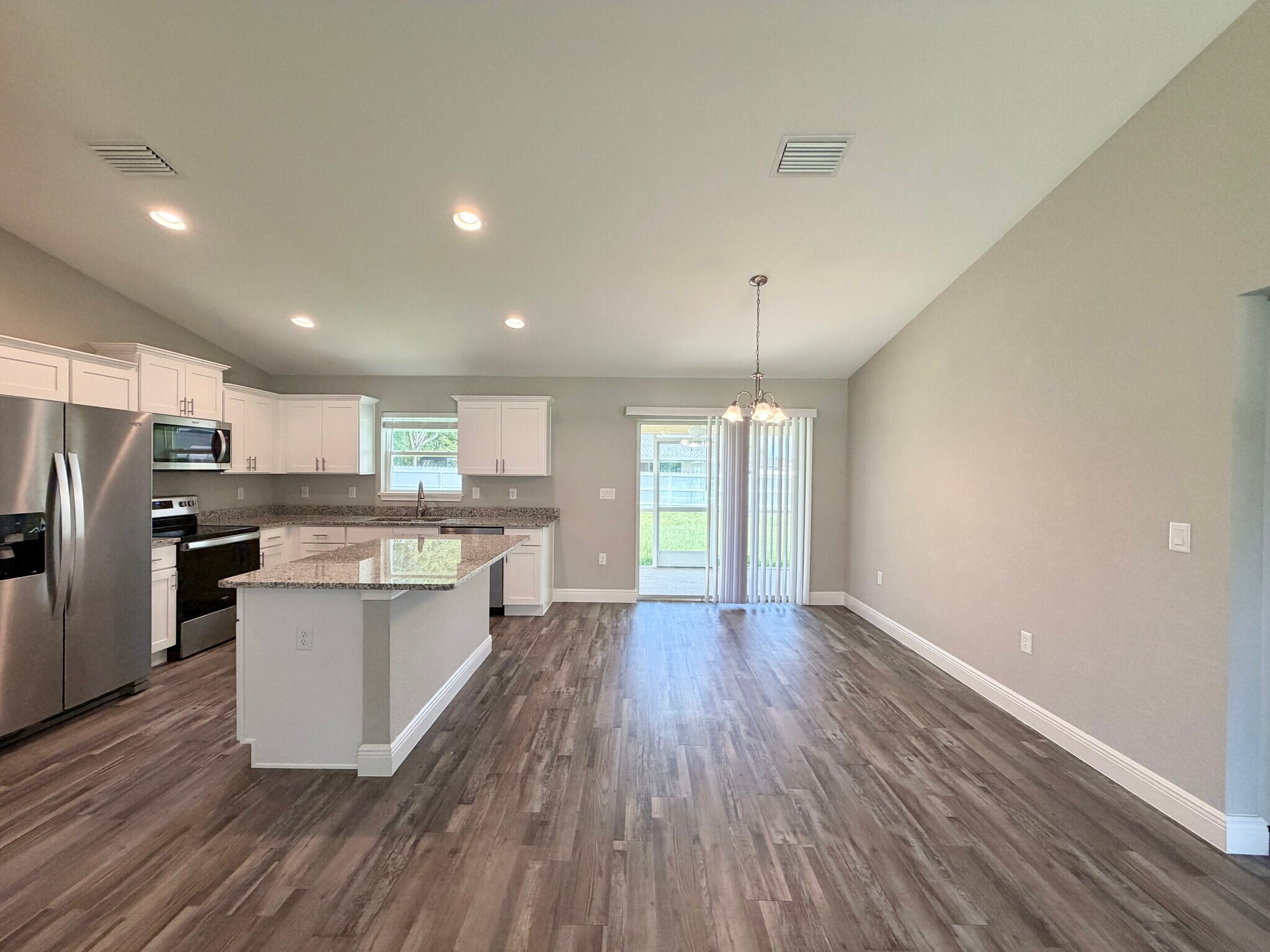 Building Photo - 9 Larch Dr