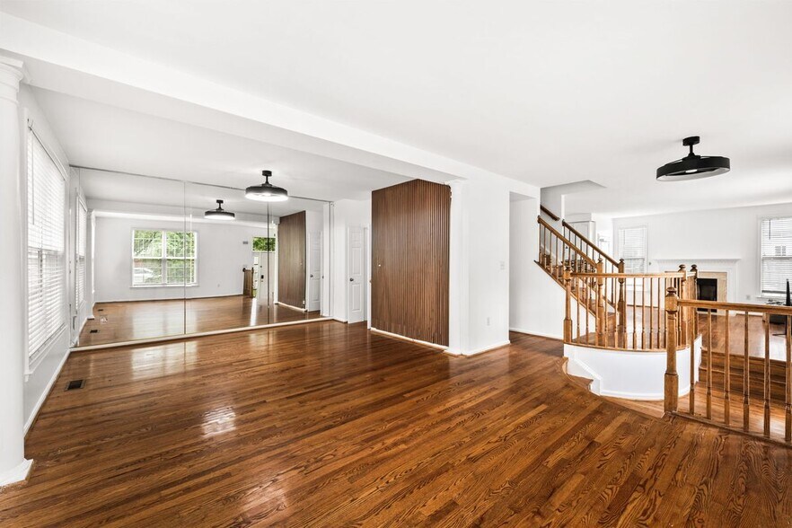 Building Photo - 6139 Donival Sq