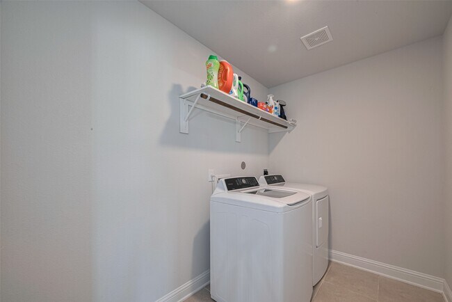 Building Photo - 5323 Vermilion Ct