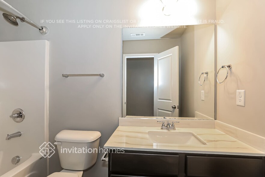 Building Photo - 2812 Wild Santana Wy