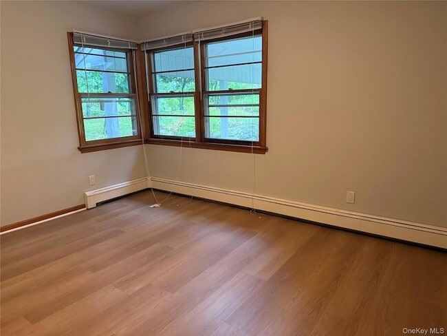 Building Photo - 27 Allapartus Cir