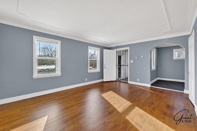 Building Photo - $1200 2 bedroom