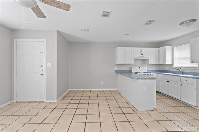 Building Photo - 10 Hibiscus Ave