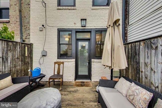 Building Photo - 1749 L St NE