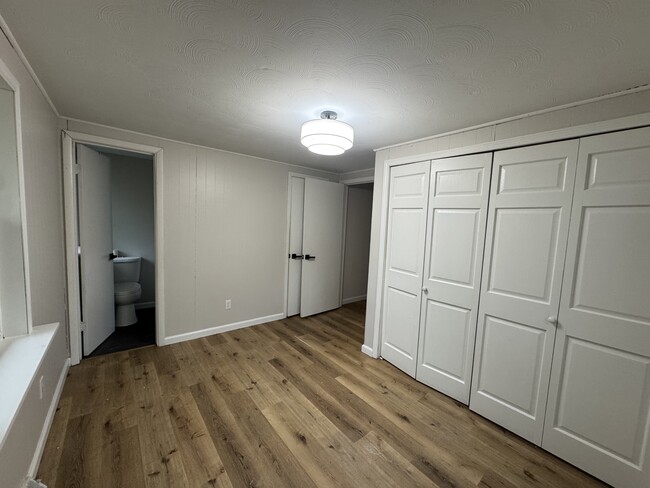 Building Photo - 1110 E Pin Oak Dr