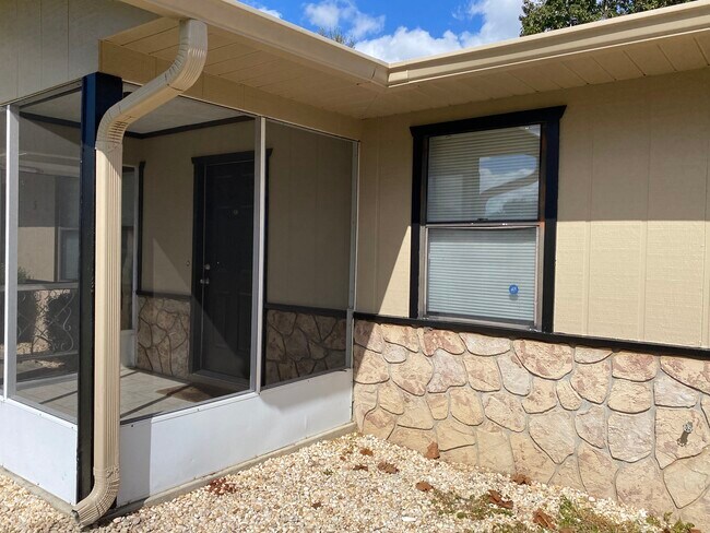 Building Photo - 5 Teak Loop Ln
