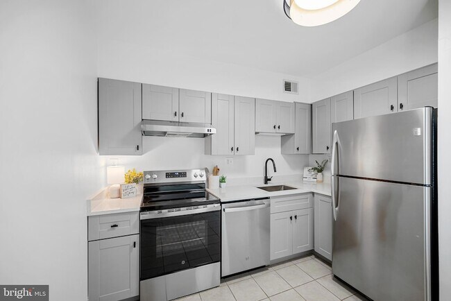 Building Photo - 5500 Holmes Run Pkwy