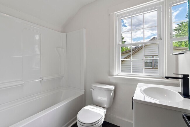 Building Photo - READY FOR MOVE IN! Don't miss this fully renovated 3-bedroom in Penn Hills!