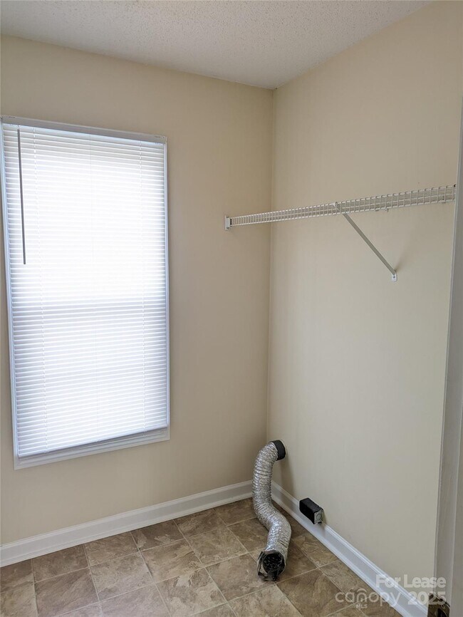 Building Photo - 113 Steam Engine Dr