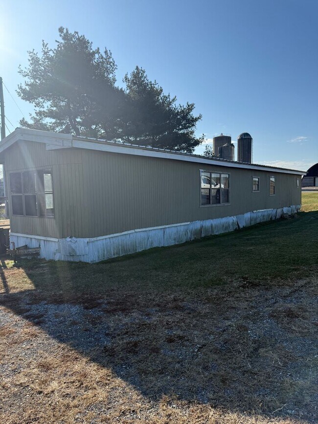 Building Photo - 662 Shippensburg Rd