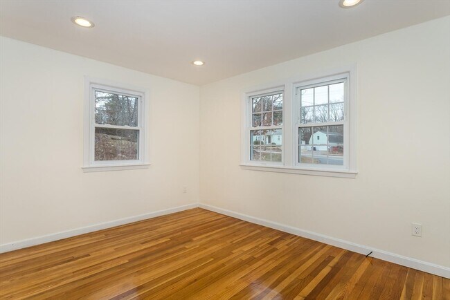 Building Photo - 157 Central St