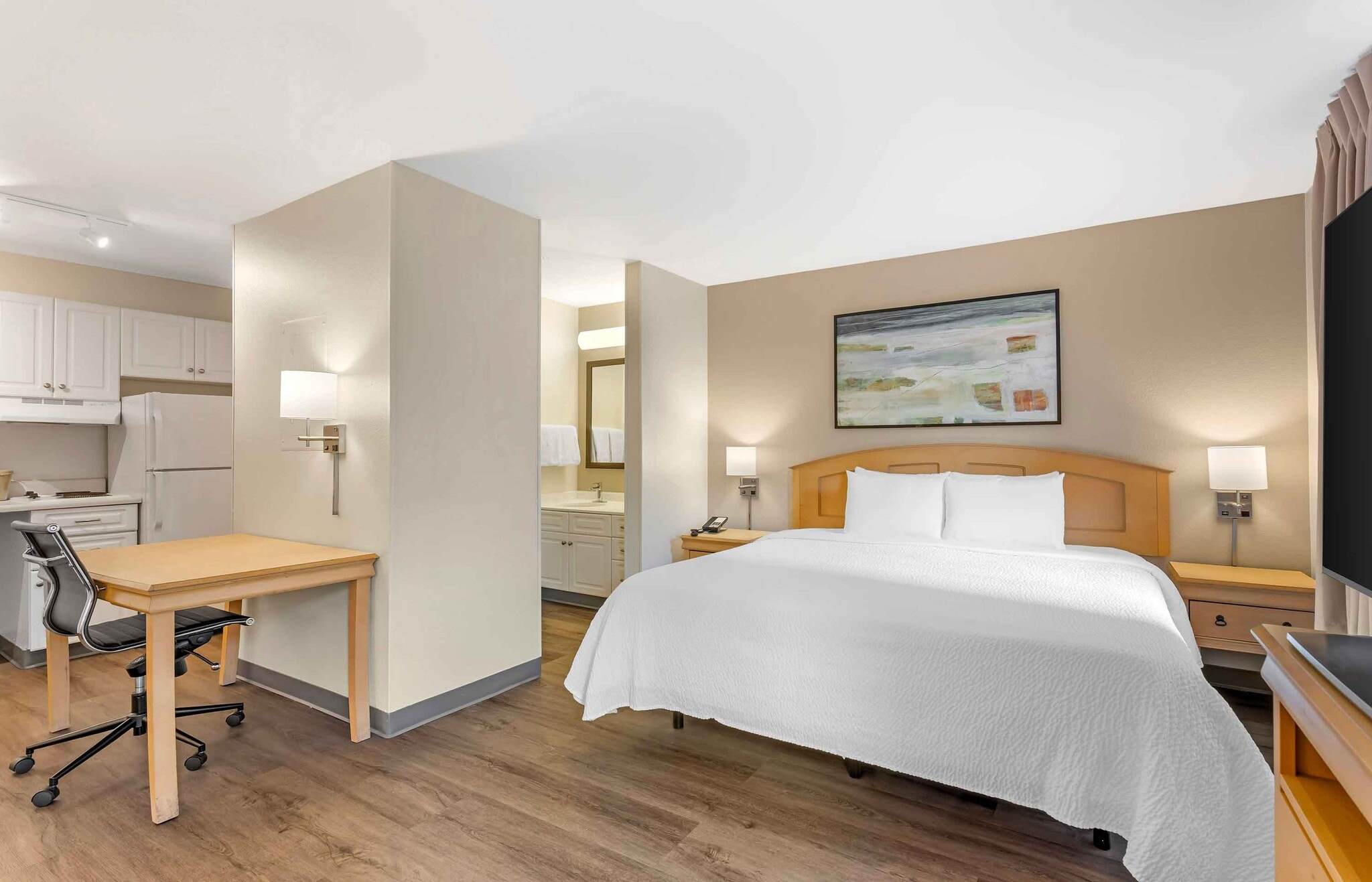 Building Photo - Furnished Studio-Orlando - Convention Ctr - Int'l Drive Area