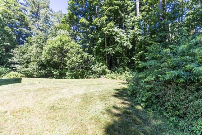 Building Photo - 12 Woodside Dr