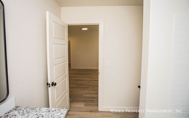 Building Photo - 2140 Langford Ave