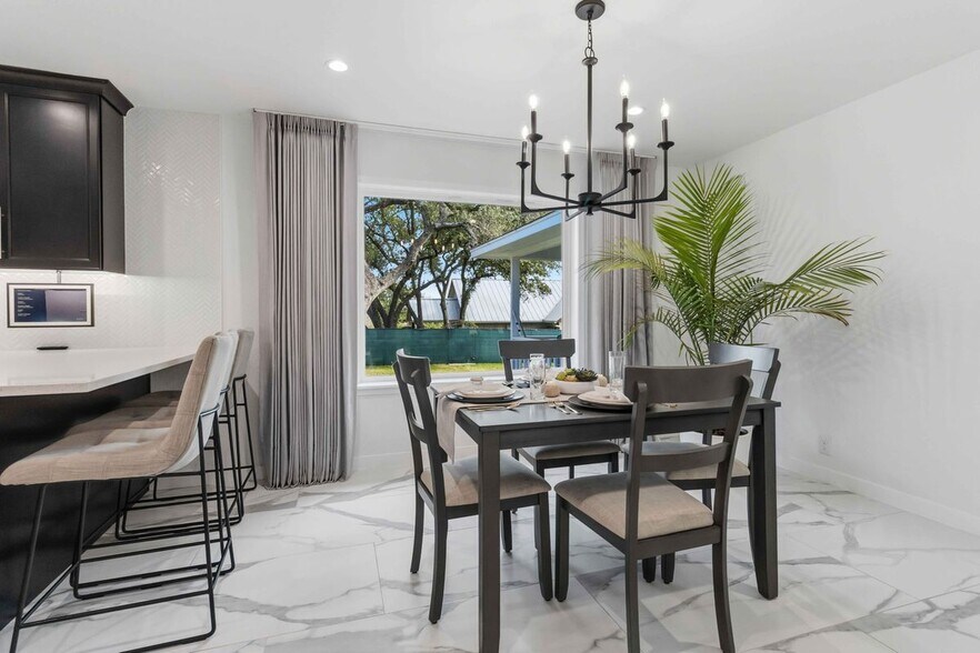 Building Photo - 107 Oak Crest