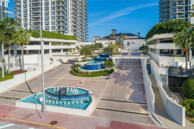 Building Photo - 4775 Collins Ave