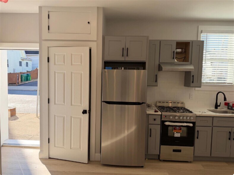 Building Photo - 105 Winthrop St