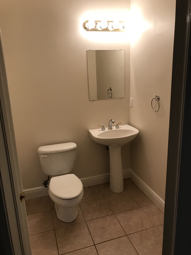 Building Photo - 5111 W Hyde Park Ct