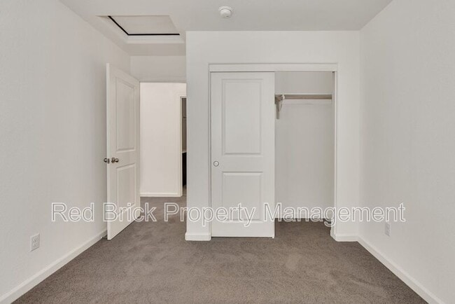 Building Photo - 393 Sullivan Dr