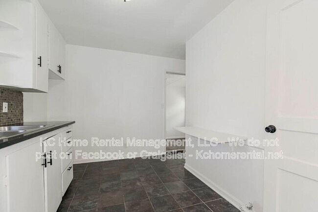 Building Photo - 7219 Chestnut Ave