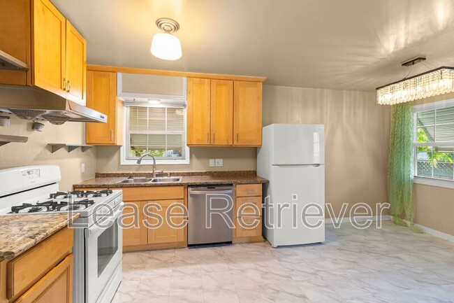 Building Photo - 703 A St