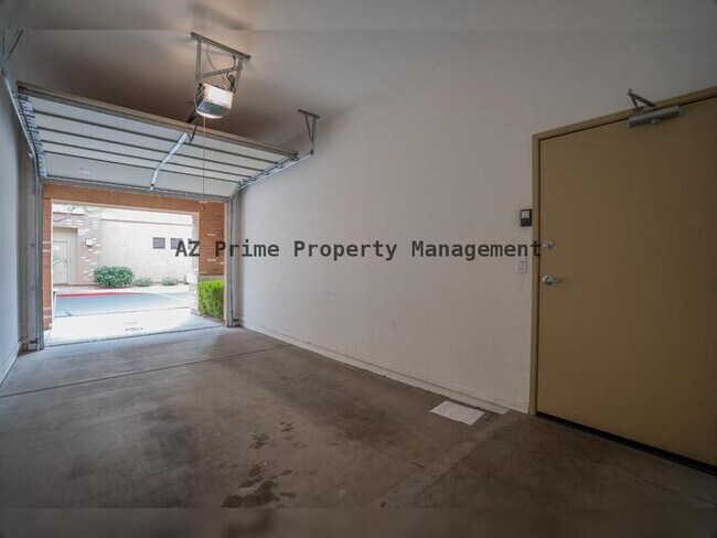 Building Photo - 2989 N 44th St