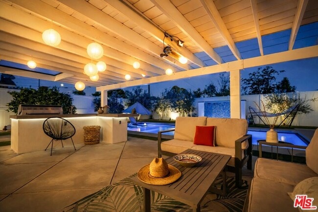 Building Photo - 4952 Placidia Ave