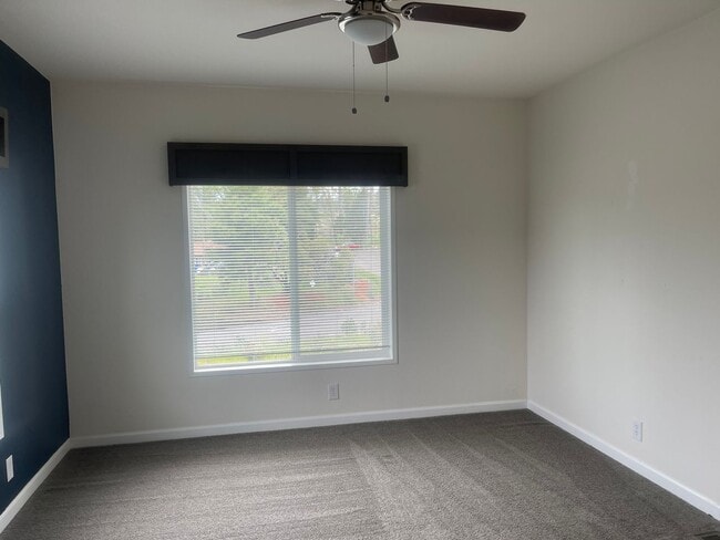 Building Photo - 3bed 2bath + bonus room, natural landscaping, Split Floor Plan Lower Magalia Paradise Pines