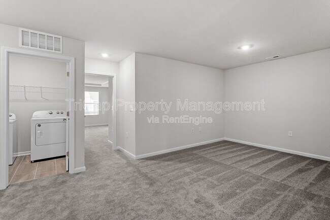 Building Photo - 1636 Singing Bird Trl