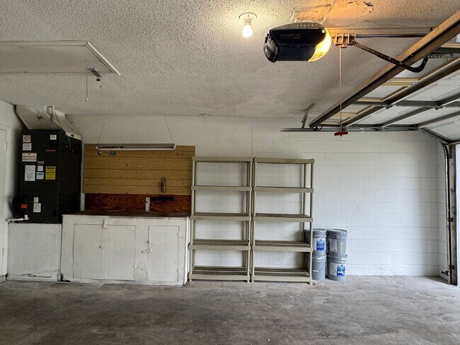 Building Photo - Meadow Woods Pool Home