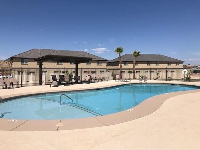 Building Photo - Beautiful Blackhawk Townhome