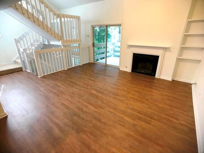 Building Photo - 1104 Riverview Dr