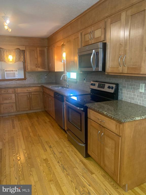 Building Photo - 110 Beech Ln