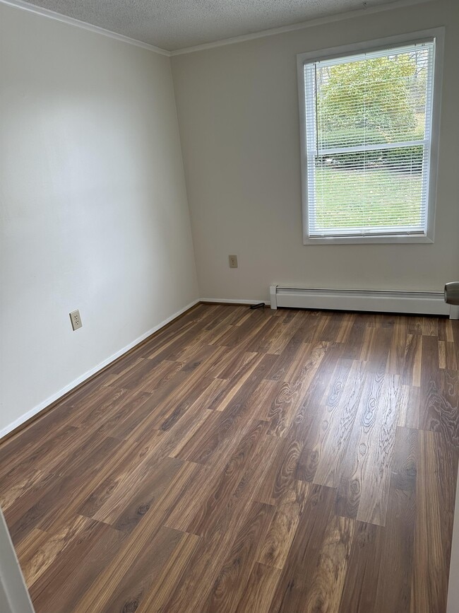 Building Photo - 61 Belgium Hill Rd