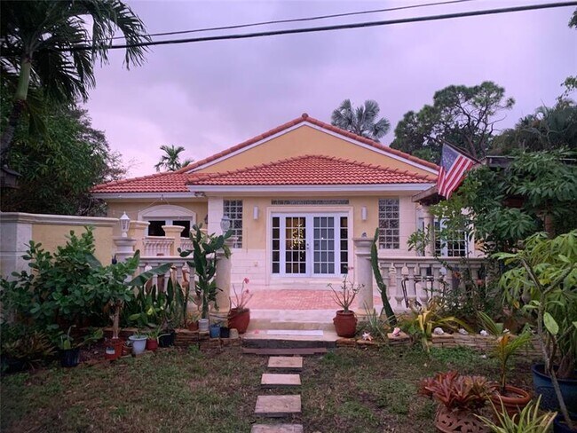 Building Photo - 1464 SW 28th Ave