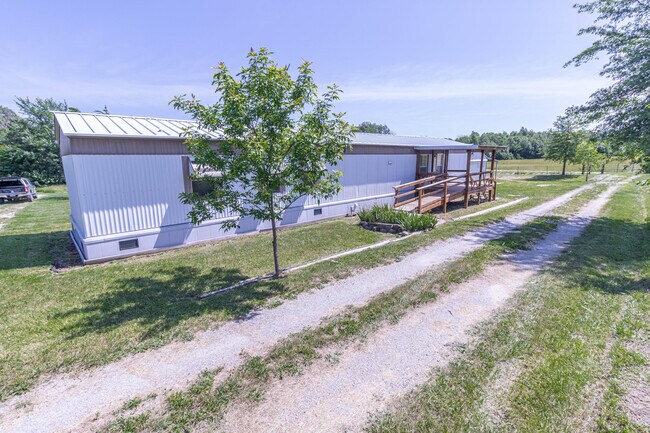 Building Photo - 16950 N Davis Rd