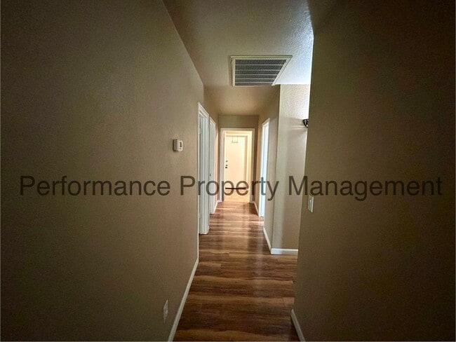 Building Photo - Charming 3 Bed/2 Bath in Porterville w/ RBP & $0 Deposit Option