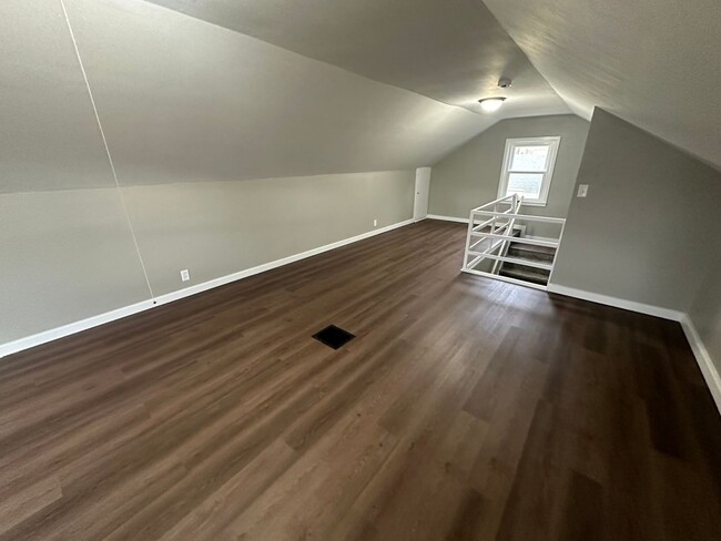 Building Photo - Remodeled 3 bed, 1 bath home for rent in W...