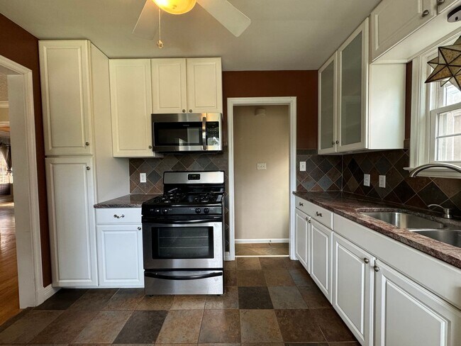 Building Photo - Home for Rent!