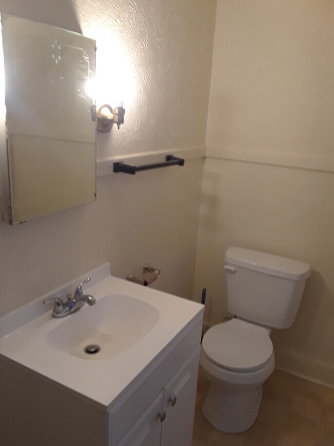 Bathroom - 231 Bond St