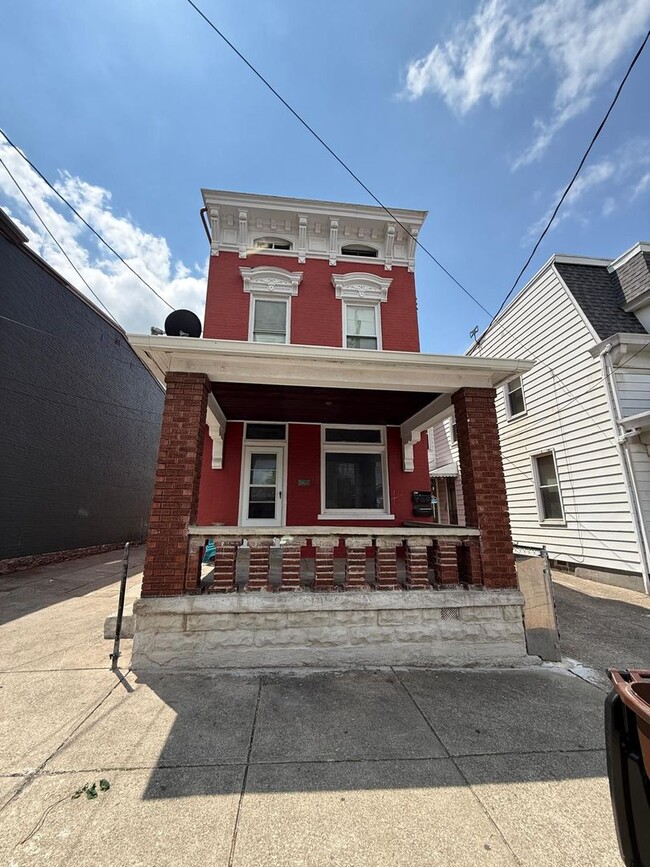 Building Photo - 942 Columbia St