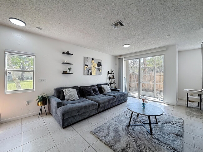 Building Photo - 4702 NW 59th Manor