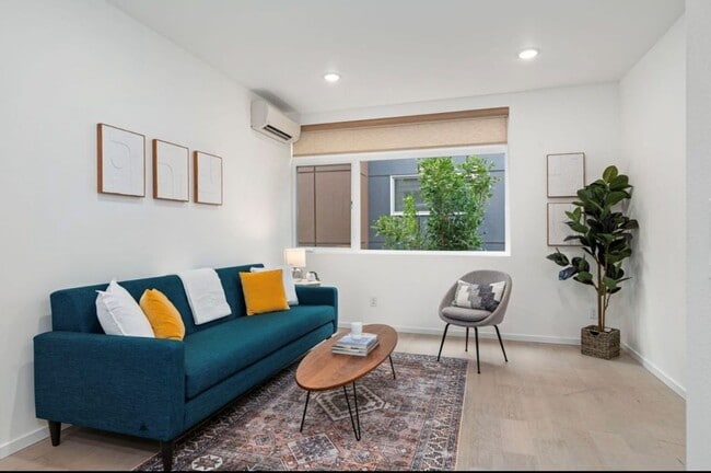 Building Photo - 5915 B California Ave SW-