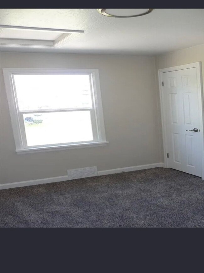 Building Photo - Christine's Duplex