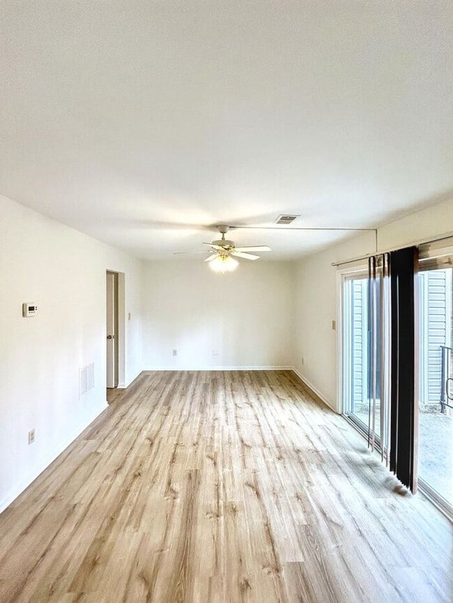 Building Photo - 1519 Sargeant Ct
