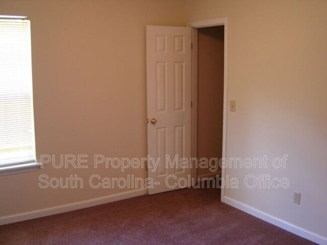 Building Photo - 8 Ridge Pond Dr