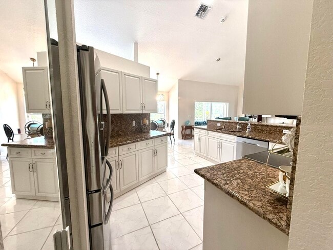 Building Photo - 9392 Cascade Ct