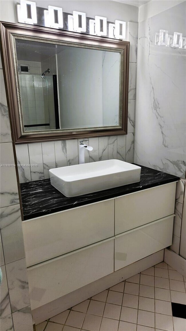 Building Photo - 18051 Biscayne Blvd