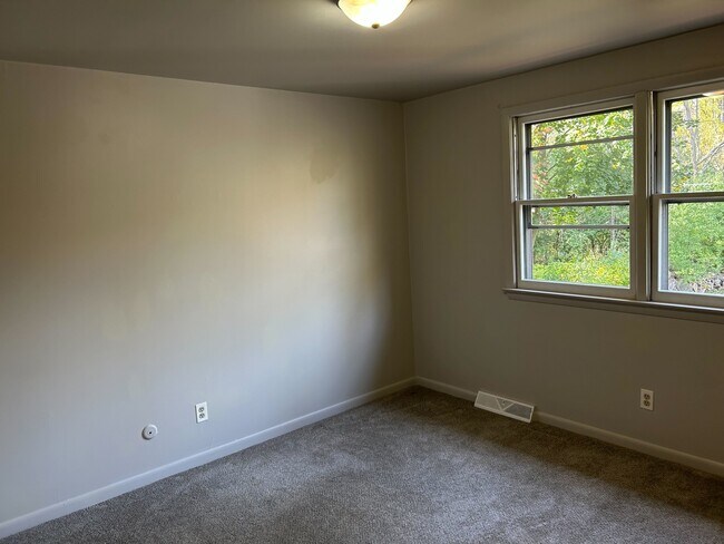 Building Photo - 100 Brittany Dr